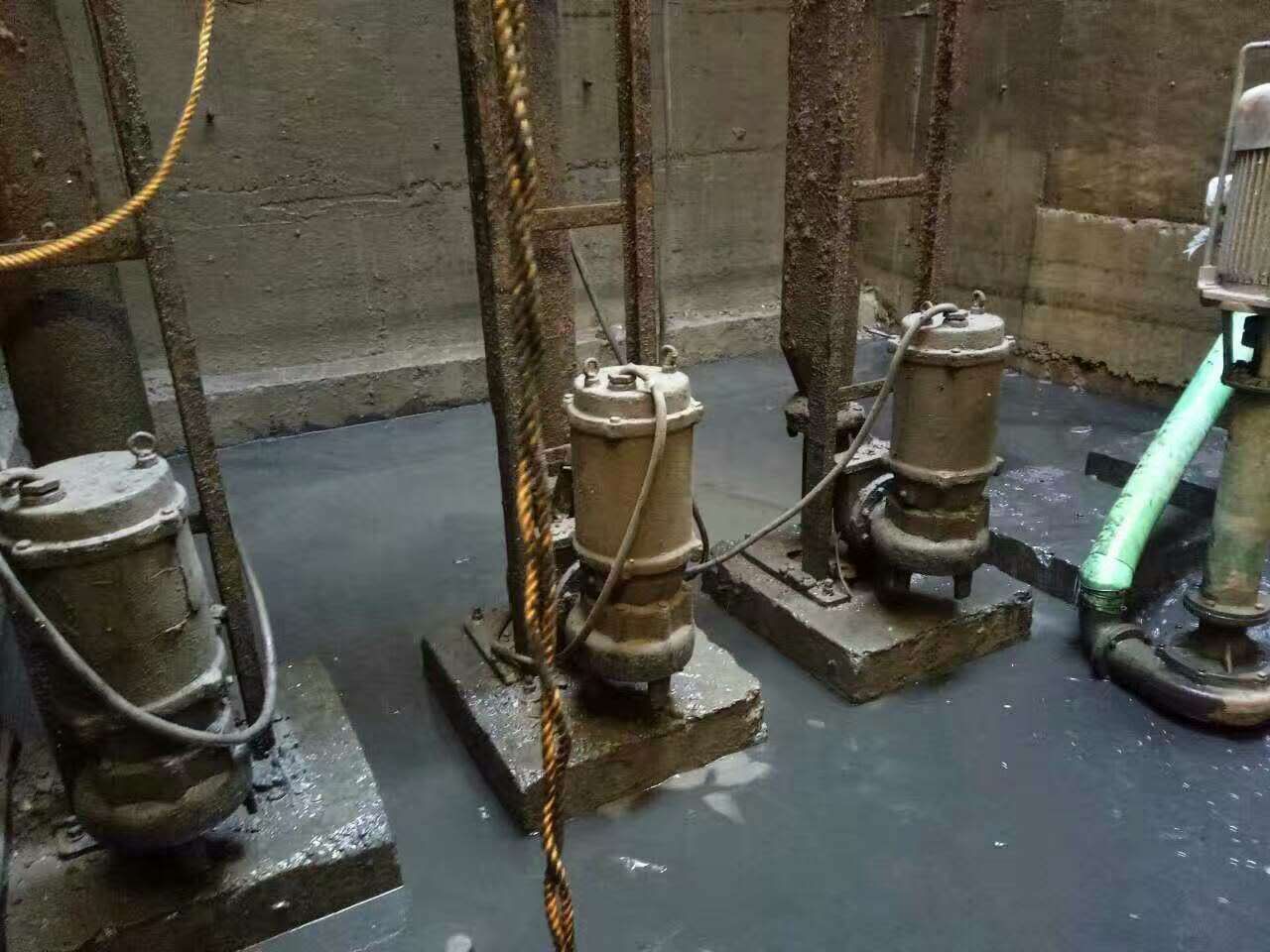 美姑污水池清理